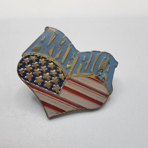 American Flag Heart Shape Pin‎ Brooch Patriotic USA America - Picture 1 of 3